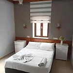 Motel Tas Side