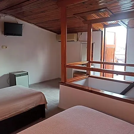 Tas Motel Side